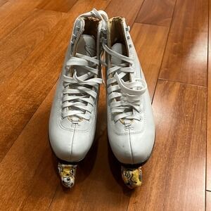 Bladerunner Solstice Figure Ice Skates with skate guards US Size 4